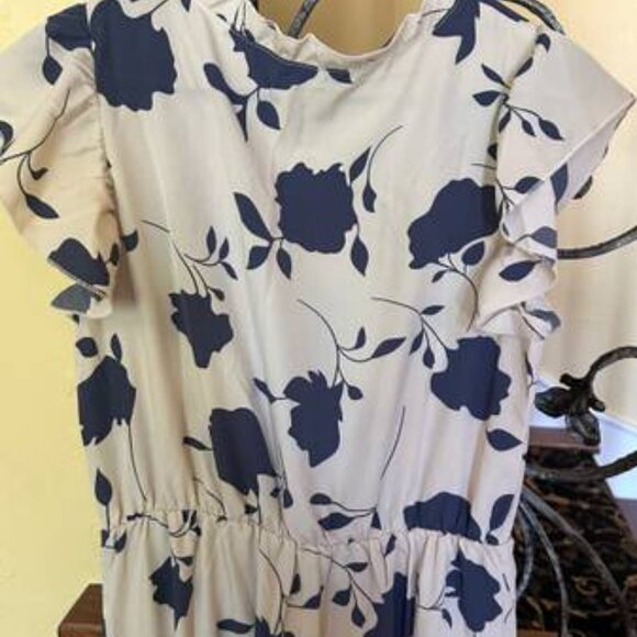 Cute Maxi/Long length Flounce Bottom Dress- size Medium - Picture 5 of 6